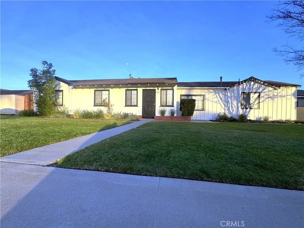 Photo of 547 S Yorba Street, Orange, CA 92869 (MLS # CV26015867)