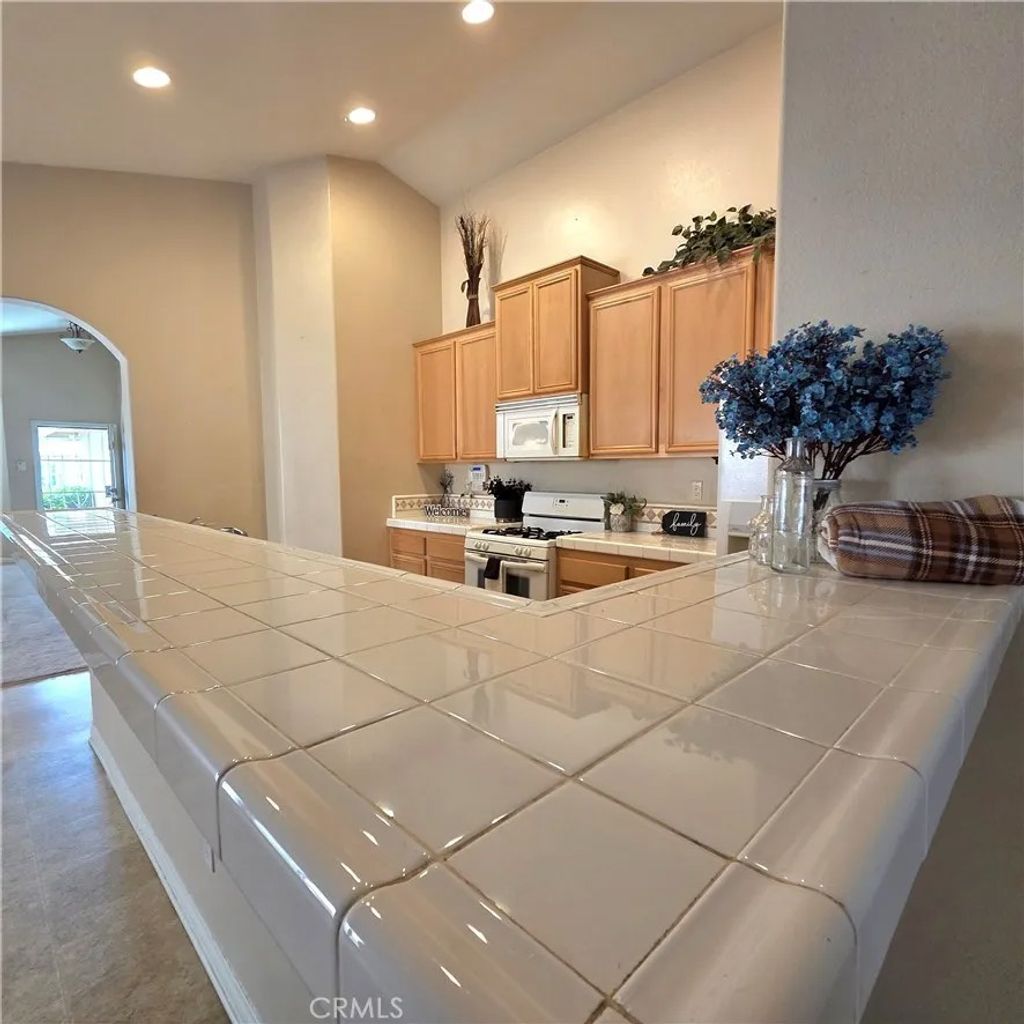 Photo of 13640 Summit View Street, Hesperia, CA 92344 (MLS # HD26035950)