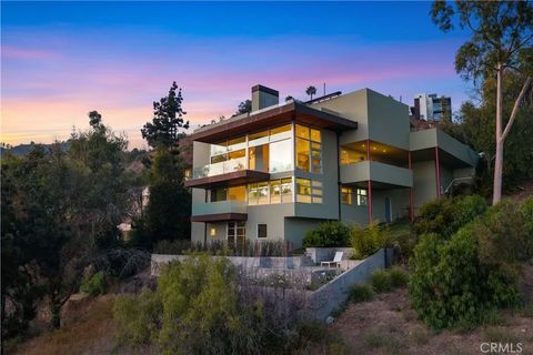 Photo of 21826 Castlewood Drive, Malibu, CA 90265 (MLS # AR26162288)