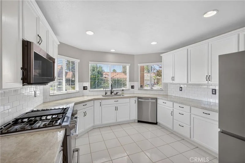 5577 W Paul