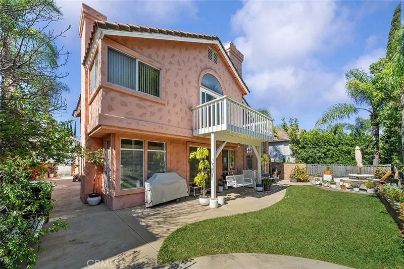 15049 Avenida De Las Flores