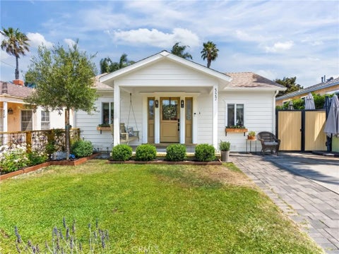 Photo of 527 W Mariposa Avenue, El Segundo, CA 90245 (MLS # SB26139722)