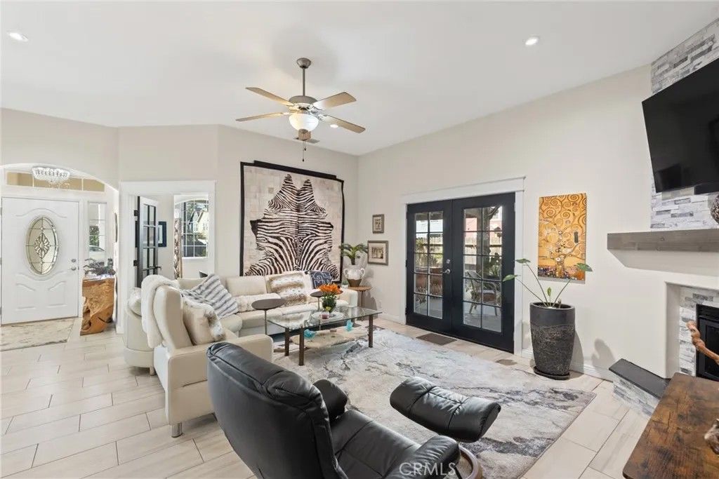 Photo of 1813 Devonshire Dr, Chico, CA 95928 (MLS # SN26055343)