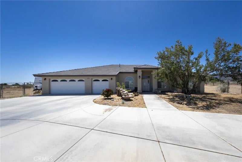 11671 Desert View