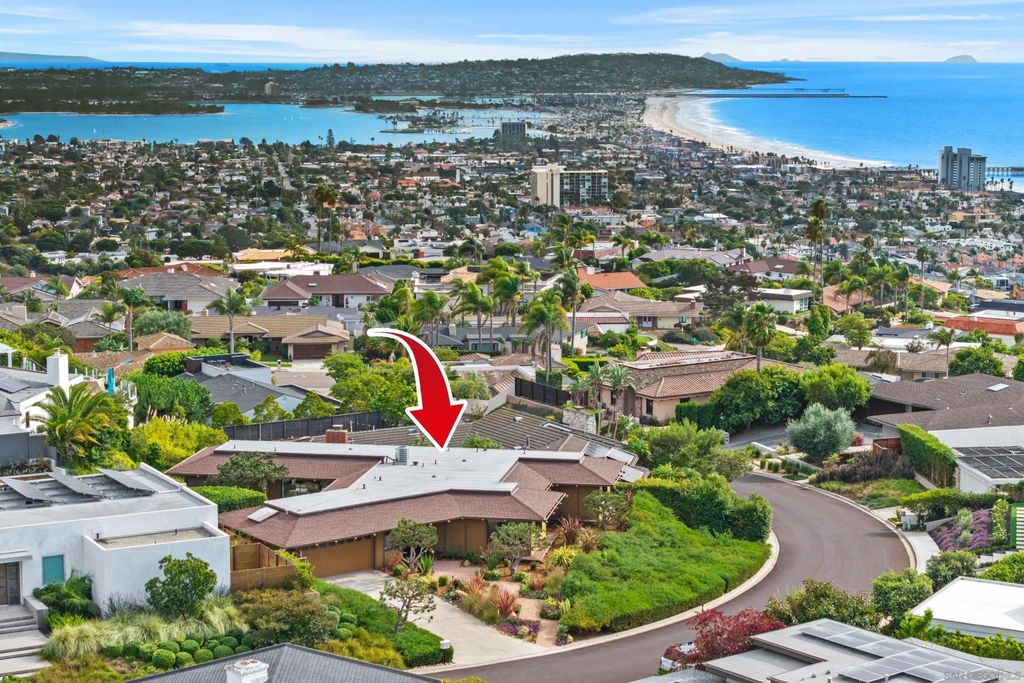 Photo of 1553 Copa de Oro Dr, La Jolla, CA 92037 (MLS # 250041679)