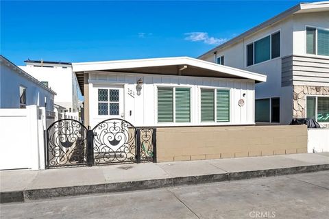 Photo of 121 25th St, Newport Beach, CA 92663 (MLS # PW25276663)