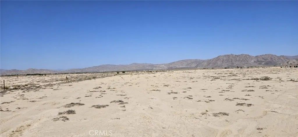 Photo of 800 Lincoln, Lucerne Valley, CA 92356 (MLS # HD25278771)