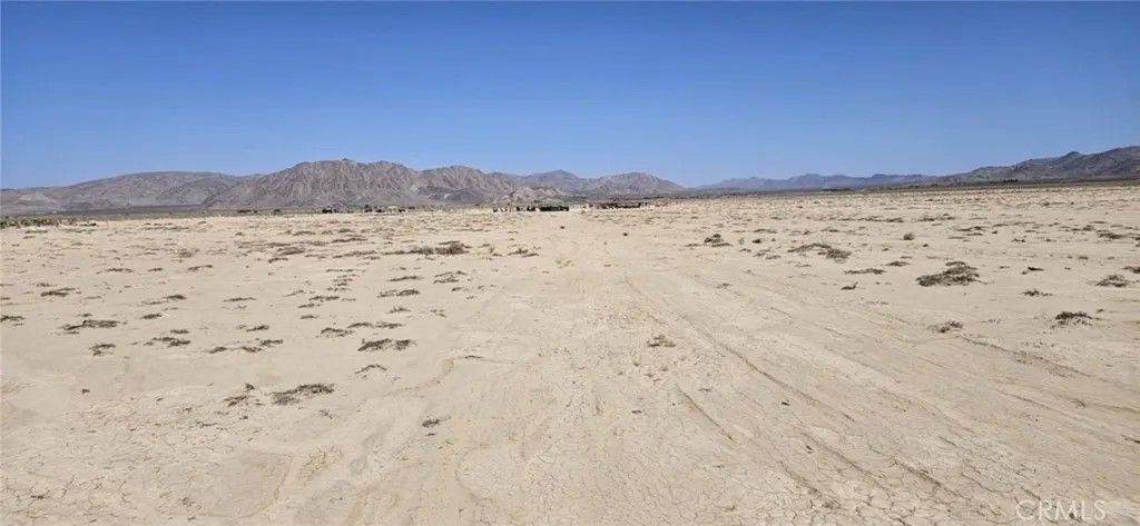 Photo of 800 Lincoln, Lucerne Valley, CA 92356 (MLS # HD25278771)