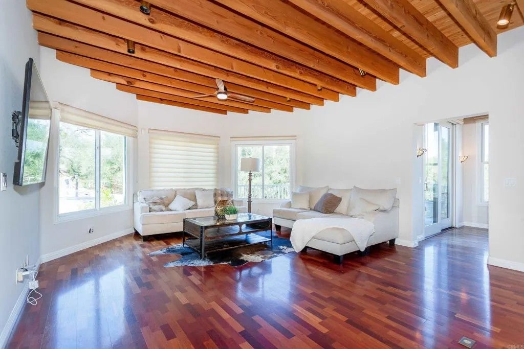 26285 Calle De Encinas