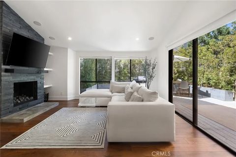 Photo of 1176 S Westlake Blvd #F, Westlake Village, CA 91361 (MLS # SR26063140)