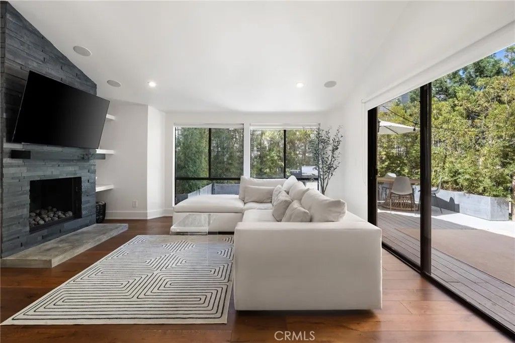 Photo of 1176 S Westlake Blvd #F, Westlake Village, CA 91361 (MLS # SR26063140)
