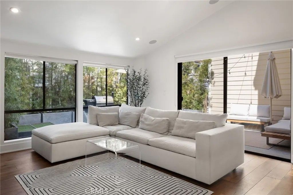 Photo of 1176 S Westlake Blvd #F, Westlake Village, CA 91361 (MLS # SR26063140)