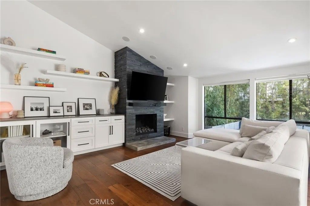 Photo of 1176 S Westlake Blvd #F, Westlake Village, CA 91361 (MLS # SR26063140)