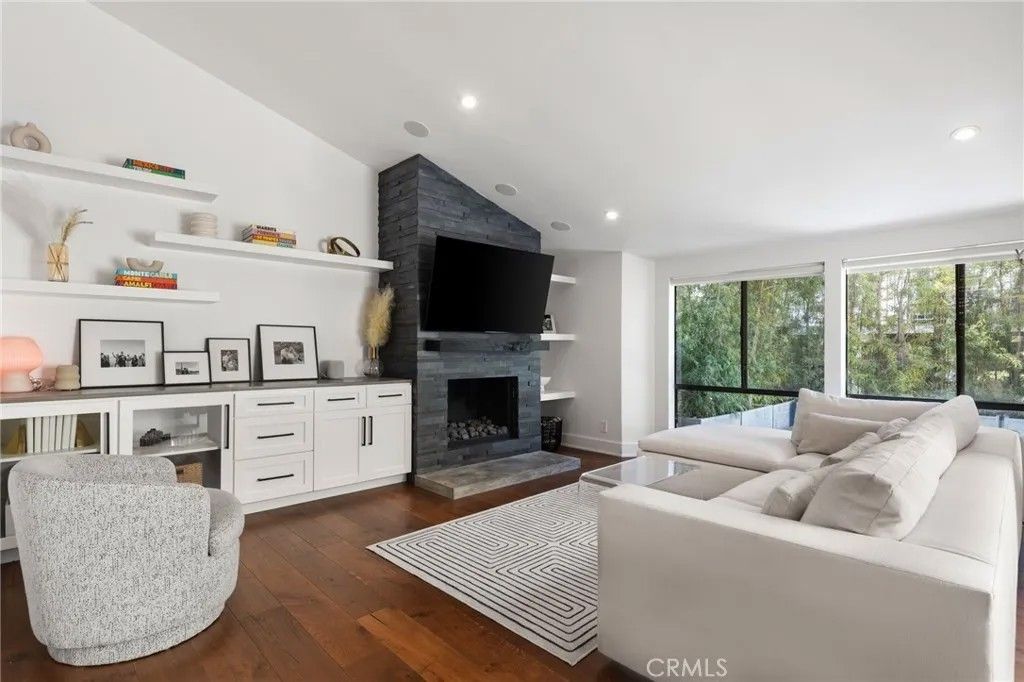 Photo of 1176 S Westlake Blvd #F, Westlake Village, CA 91361 (MLS # SR26063140)