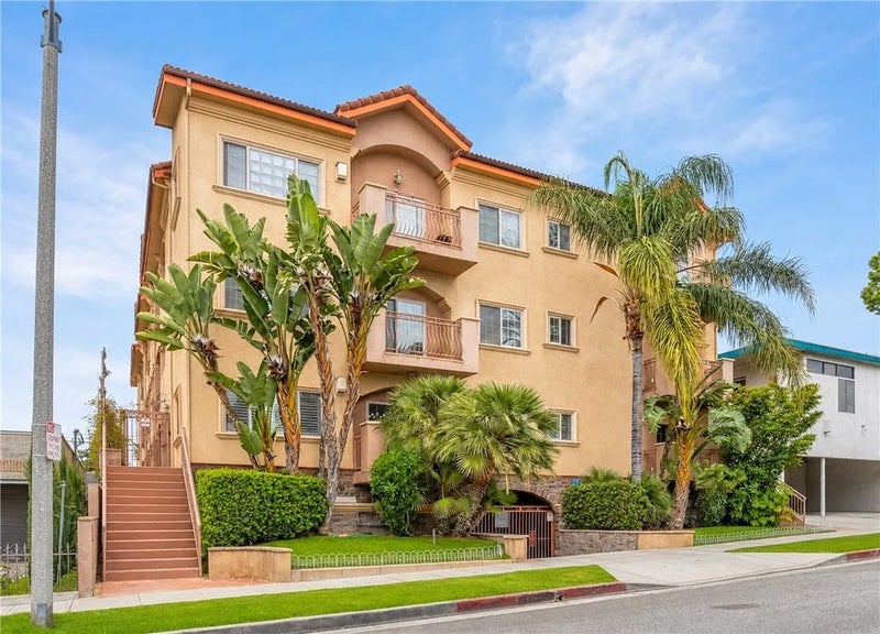 421 E Santa Anita 301
