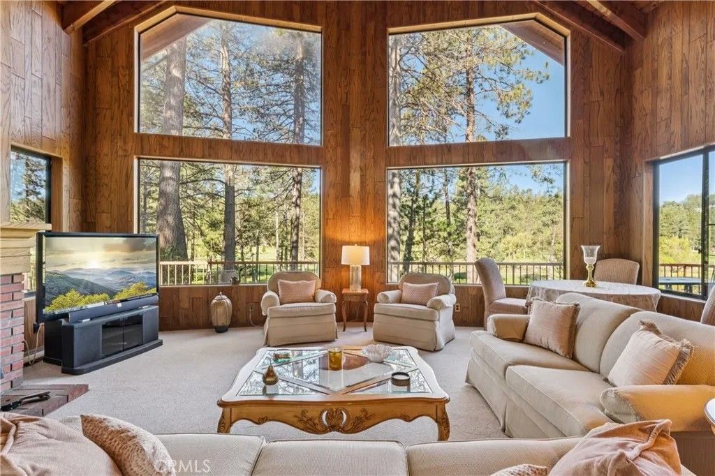 Photo of 524 Golf Course Road, Lake Arrowhead, CA 92352 (MLS # IG26096125)