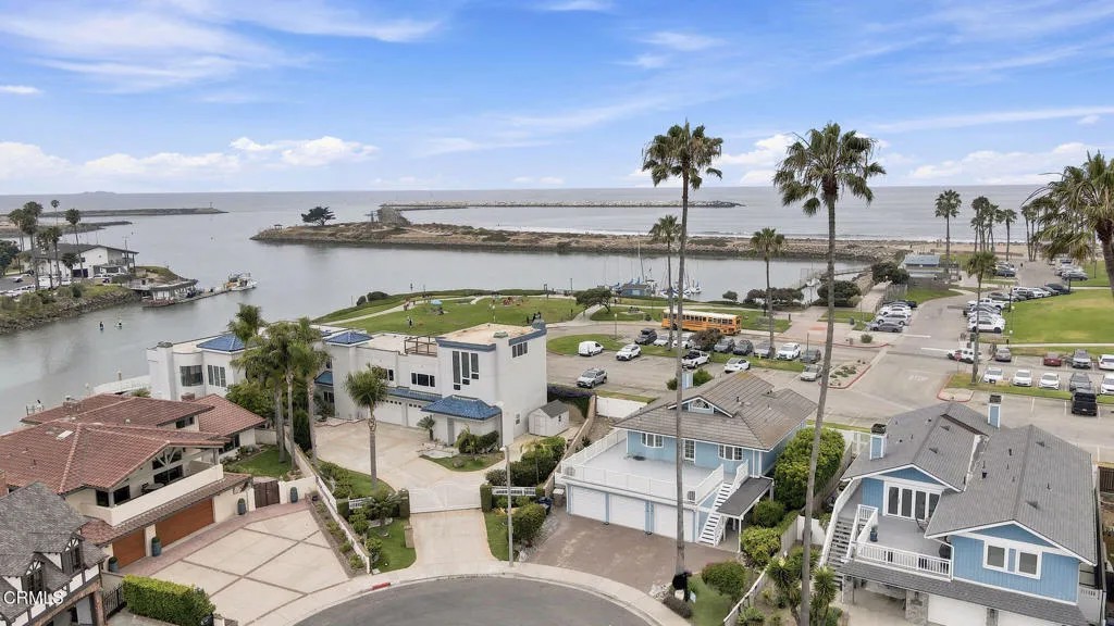 3089 Bayshore Avenue