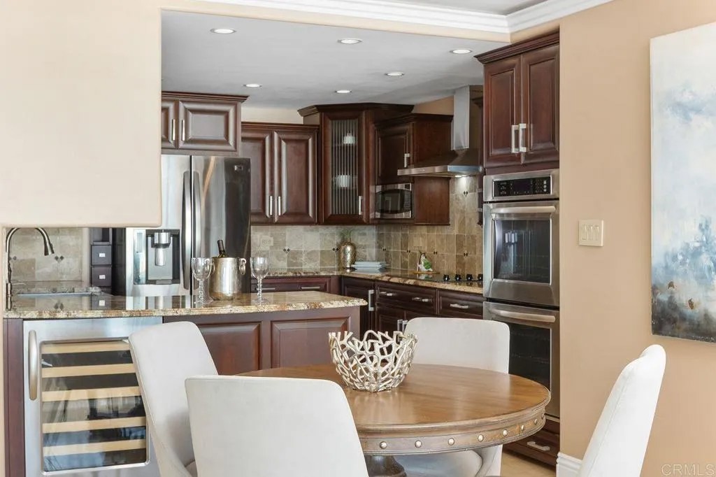 1200 Harbor North 15B