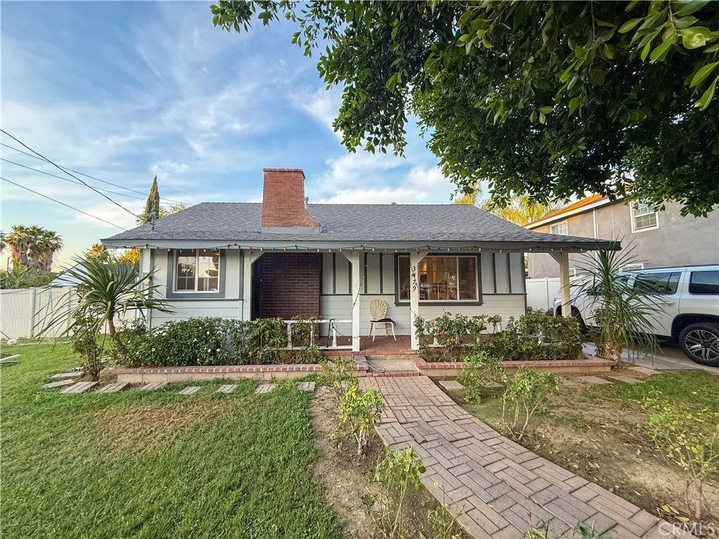 Photo of 3479 Hoover Street, Riverside, CA 92504 (MLS # OC26129337)