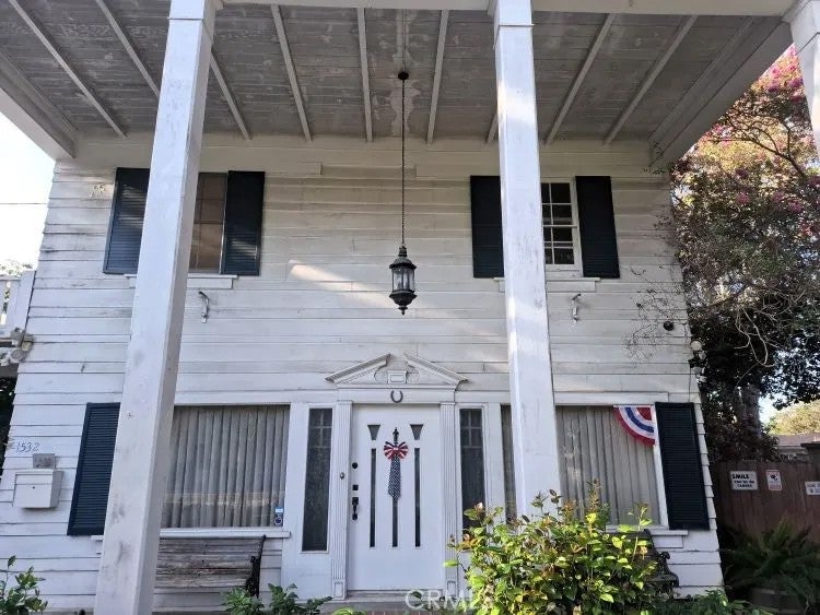 1532 E 4th