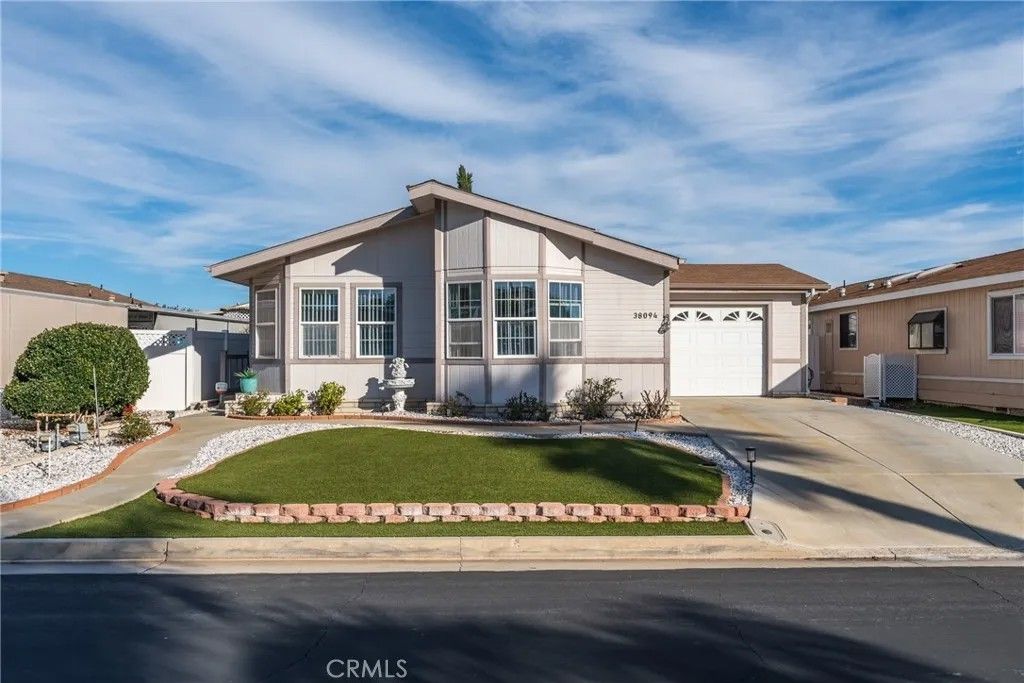 Photo of 38094 Calle Amigable, Murrieta, CA 92563 (MLS # IG26010674)