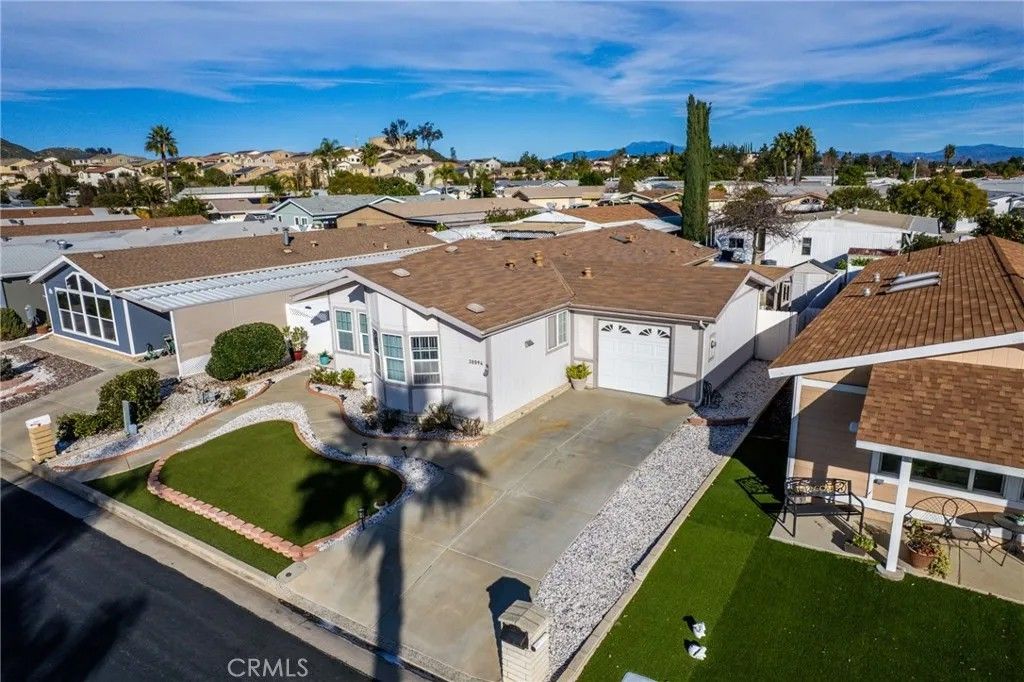 Photo of 38094 Calle Amigable, Murrieta, CA 92563 (MLS # IG26010674)