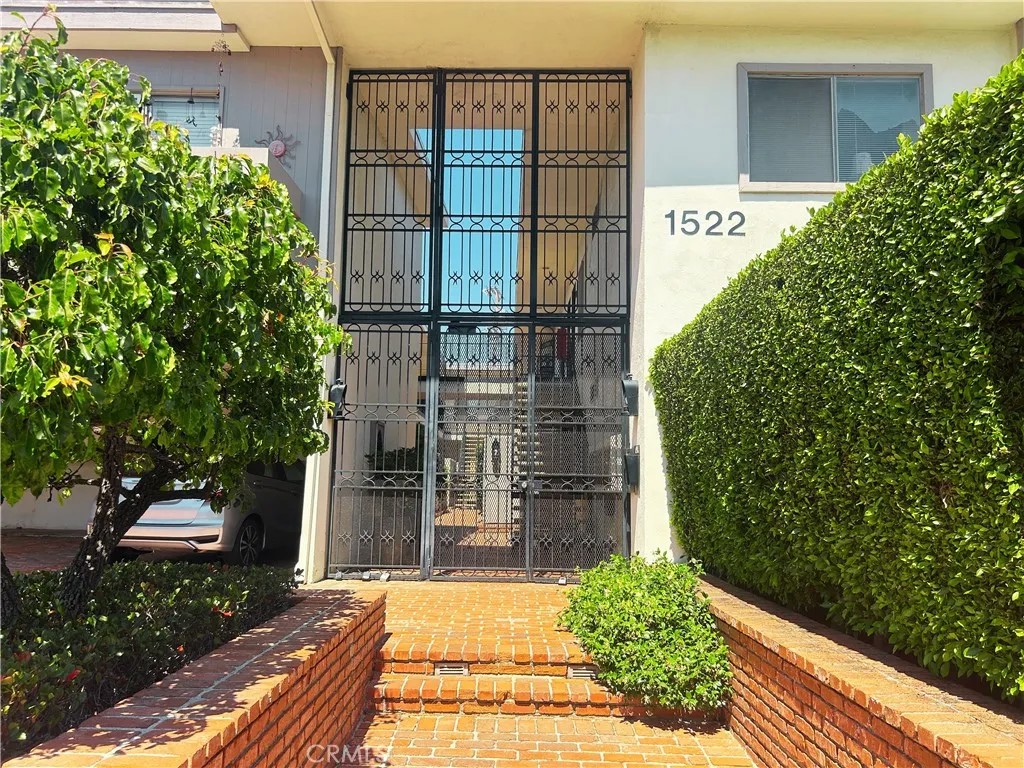 1522 S Centinela Ave 204