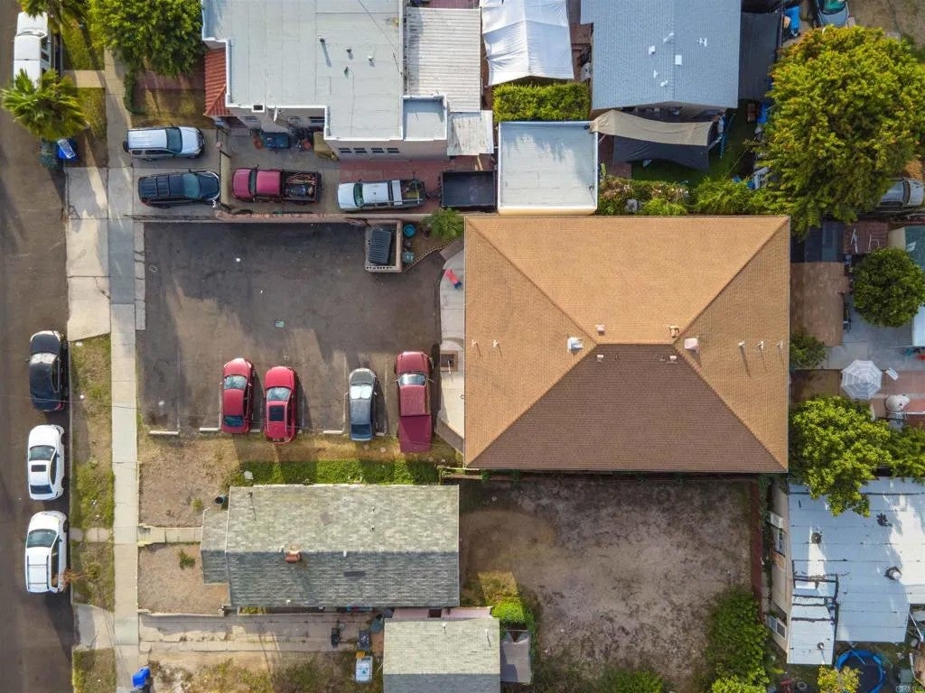 1121 E 6TH