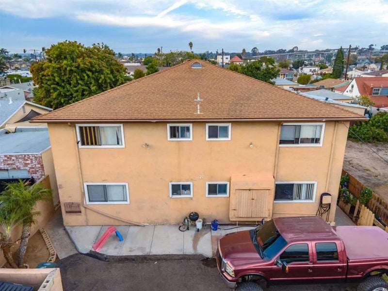 1121 E 6TH
