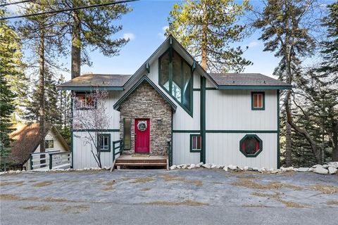 Photo of 26633 Thunderbird Dr, Lake Arrowhead, CA 92352 (MLS # IG26053360)
