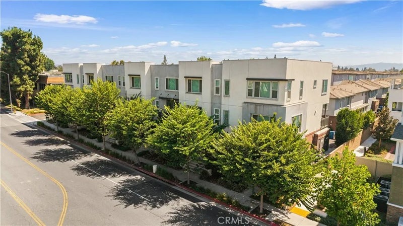 1530 W Cameron