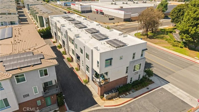 1530 W Cameron