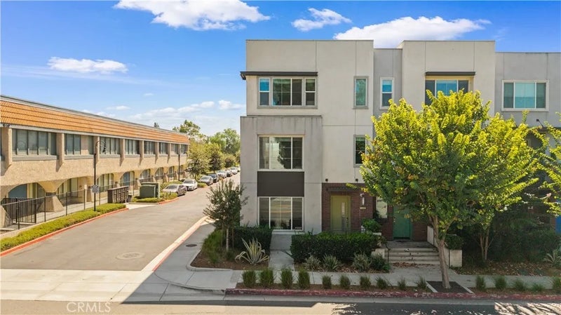 1530 W Cameron