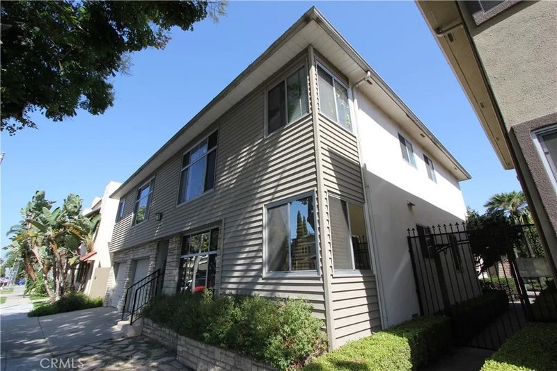 1831 E Appleton 9