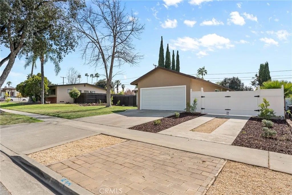 Photo of 2994 David St, Riverside, CA 92506 (MLS # CV26025012)