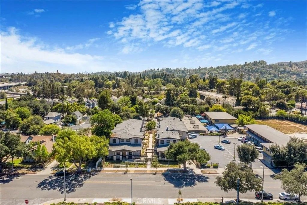 Photo of 571 Lincoln Ave, Pasadena, CA 91103 (MLS # WS25266446)