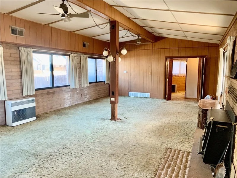 5823 Cottage