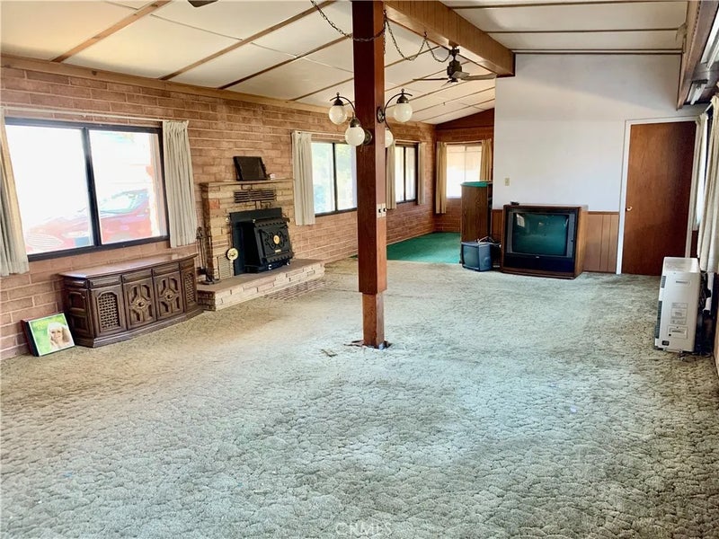 5823 Cottage
