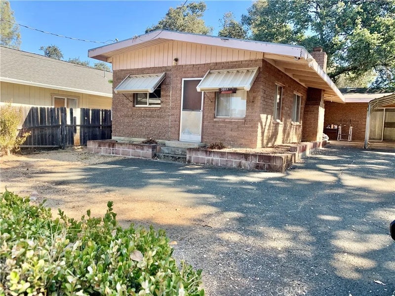5823 Cottage