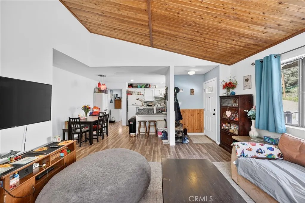 3912 Oakdale Drive