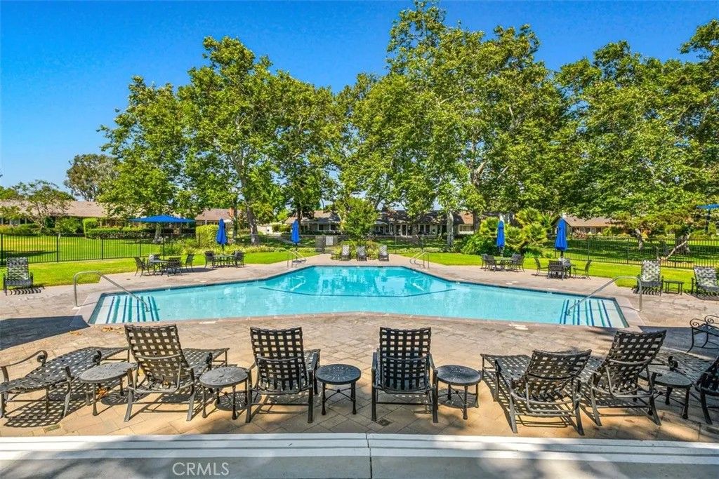 Photo of 525 Vista Flora, Newport Beach, CA 92660 (MLS # NP25270365)