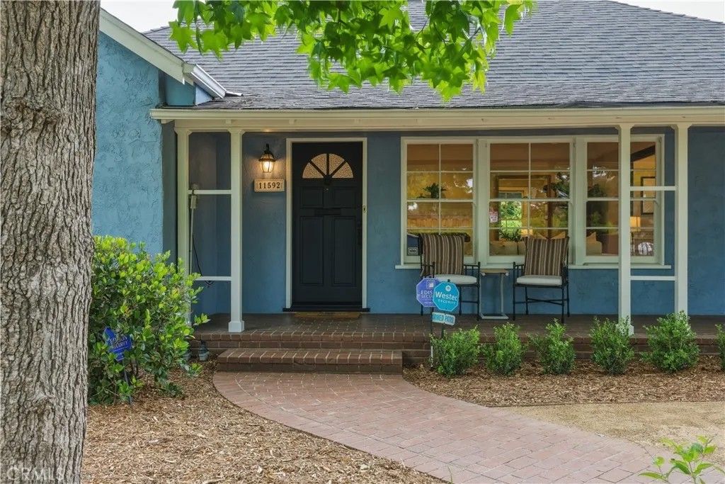 Photo of 11592 Kling Street, Toluca Lake, CA 91602 (MLS # SR26086638)