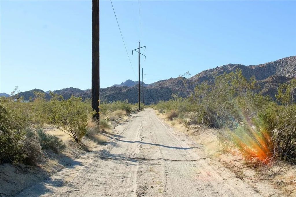 Photo of 659905 Dorth, 29 Palms, CA 92277 (MLS # FR25279687)