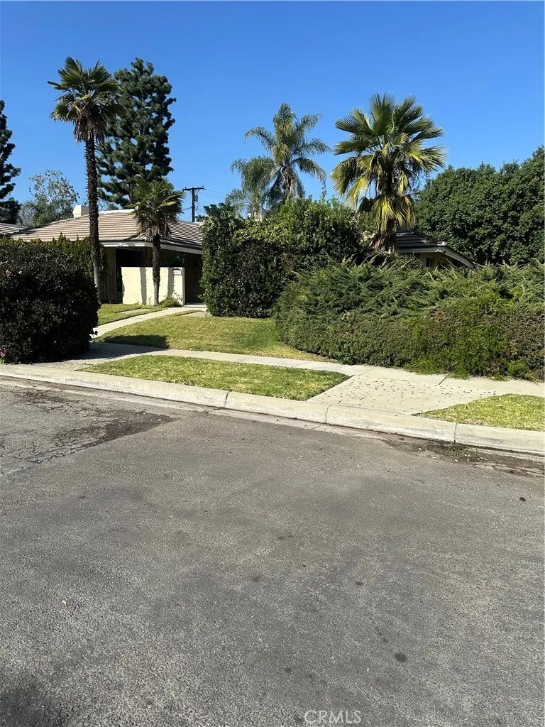 1669 N San Antonio