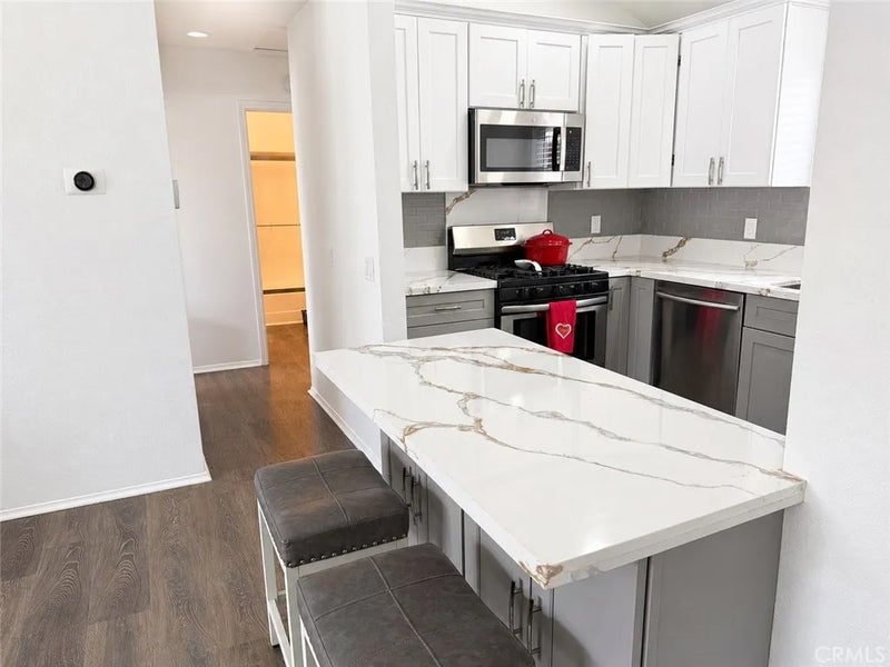313 E Hyde Park 5