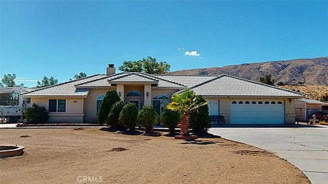 Photo of 21723 Hercules Street, Apple Valley, CA 92308 (MLS # HD26199309)