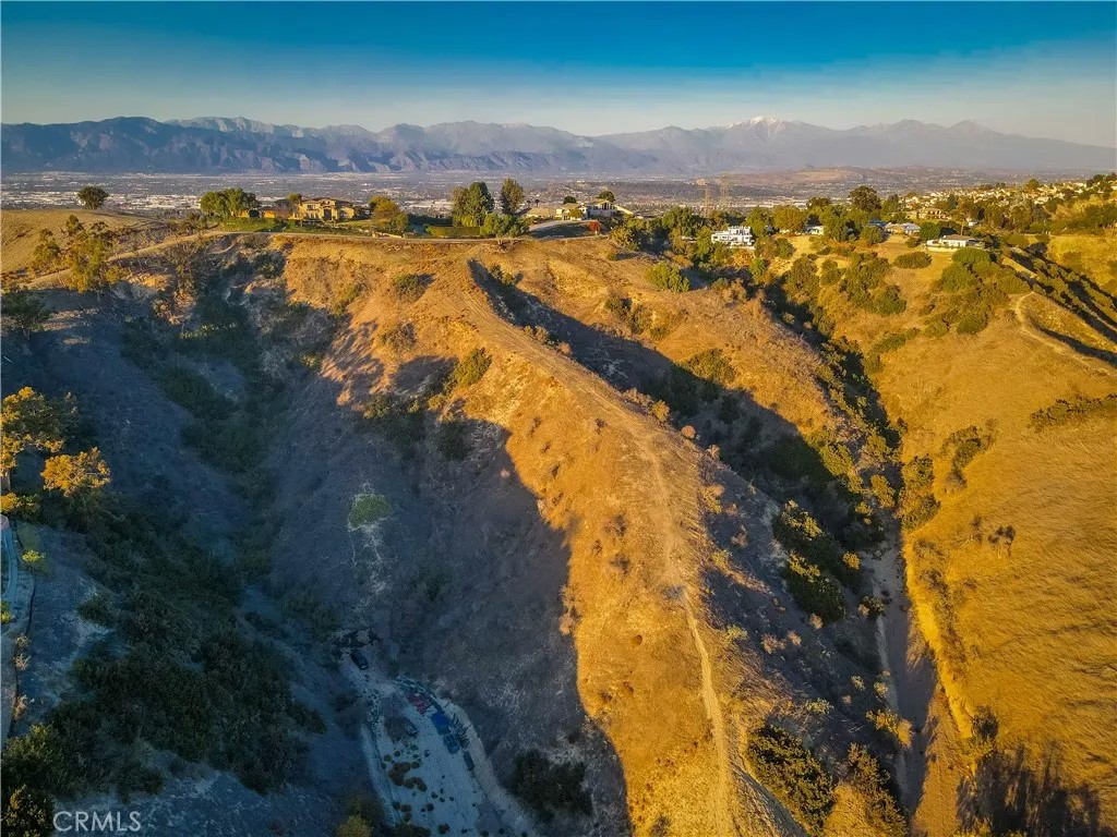 2368 Lupin HIll