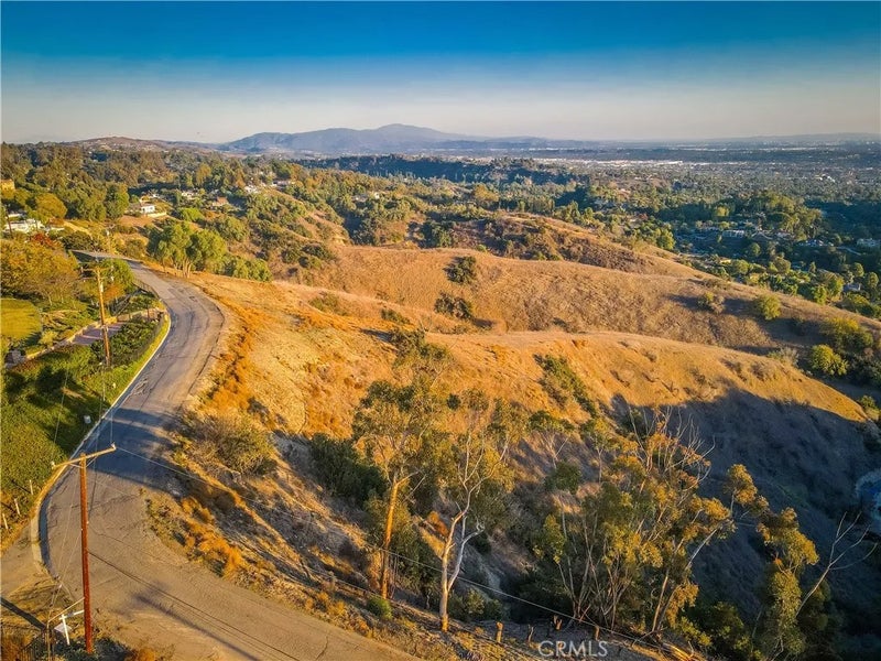 2368 Lupin HIll