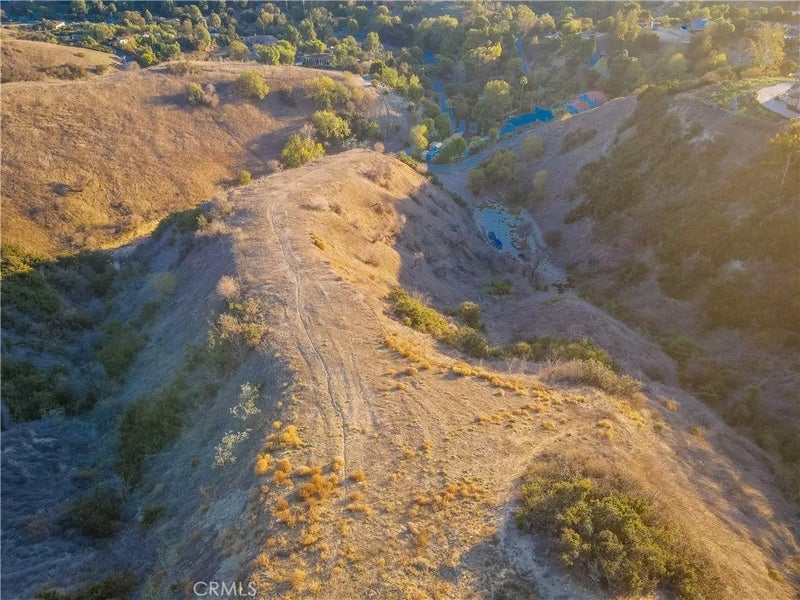 2368 Lupin HIll