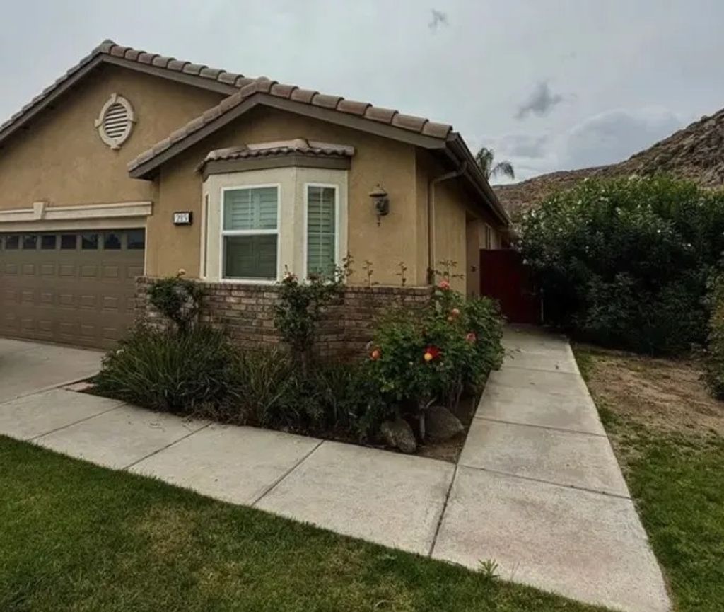 Photo of 215 Gamez Way, Hemet, CA 92545 (MLS # SR26077541)